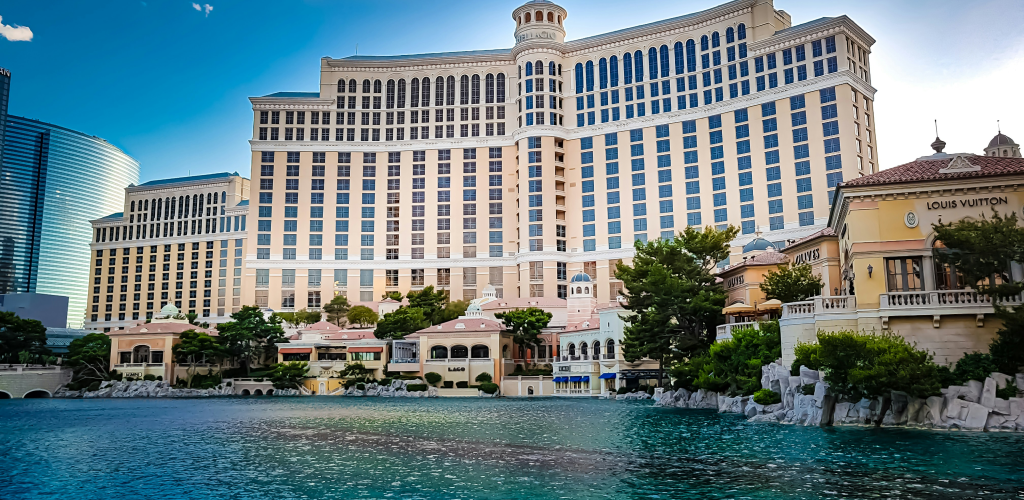 Discover unbeatable travel services to India with Travel Window Canada. Enjoy personalized booking options and competitive prices for your next trip.